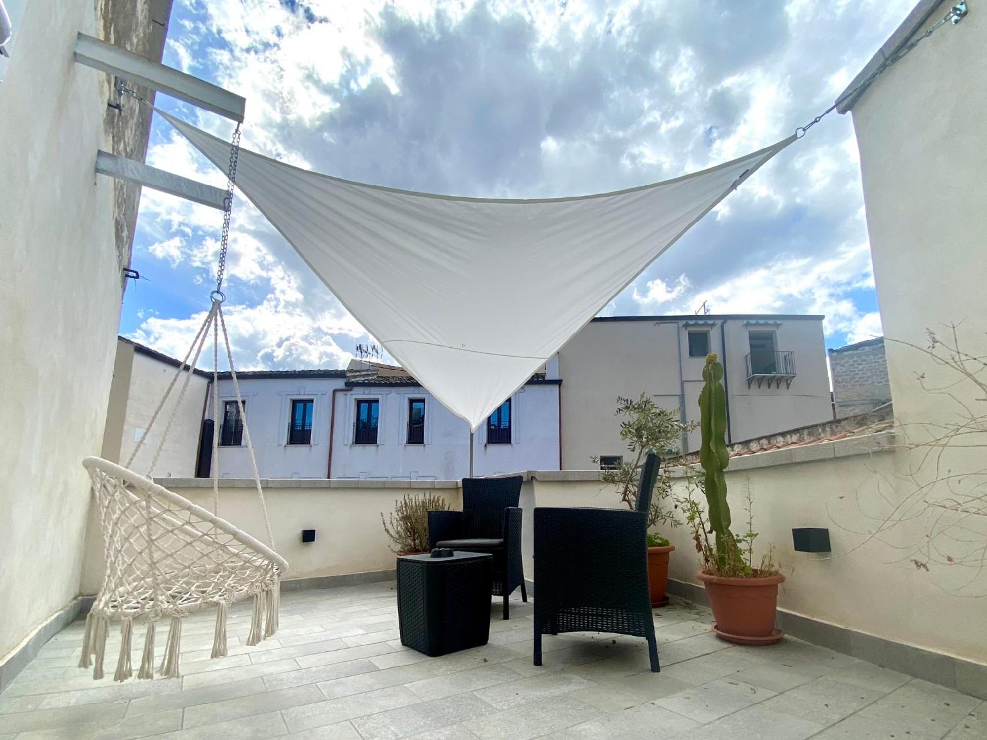 A Casa Di Alex Apartment Palermo Bagian luar foto